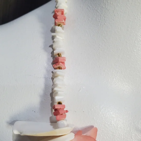 Vintage Beautiful Natural Shell Necklace Coral and White Colors